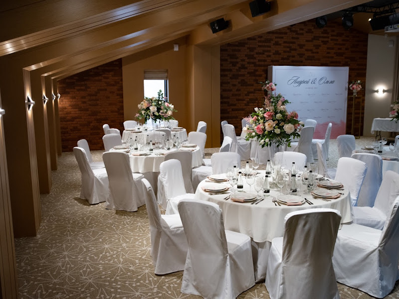 STUDIO HALL